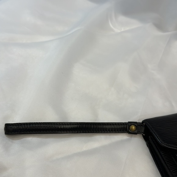 authentic Preloved Louis Vuitton EPI BIFACE clutch bag M10994 with many callouts - Picture 12 of 16